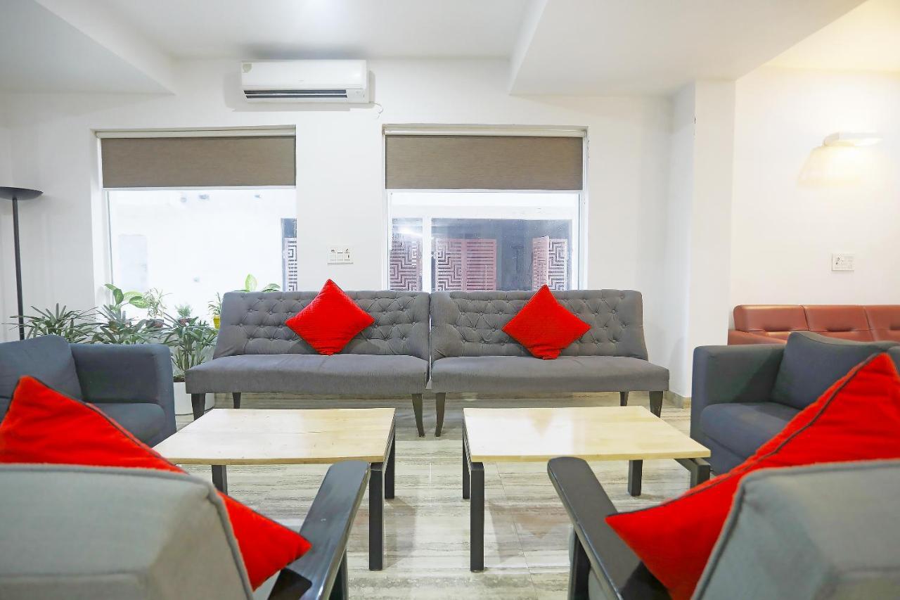 Super Townhouse Cloud Bay, Near Genpact, Sector-69, Gurgaon Hotel Kültér fotó