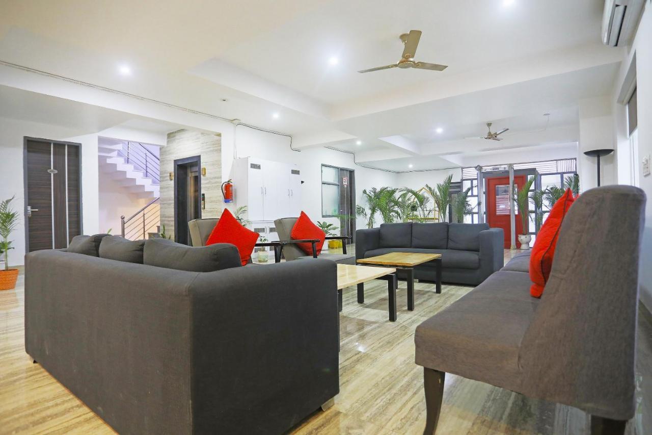 Super Townhouse Cloud Bay, Near Genpact, Sector-69, Gurgaon Hotel Kültér fotó