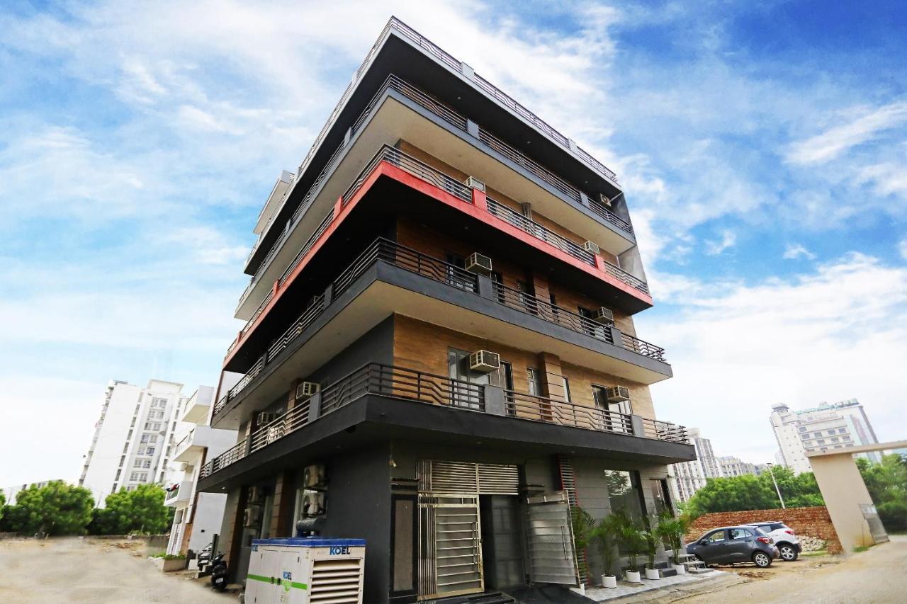 Super Townhouse Cloud Bay, Near Genpact, Sector-69, Gurgaon Hotel Kültér fotó