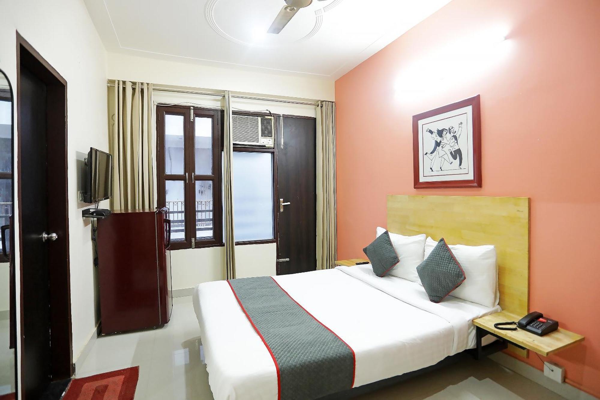 Super Townhouse Cloud Bay, Near Genpact, Sector-69, Gurgaon Hotel Kültér fotó