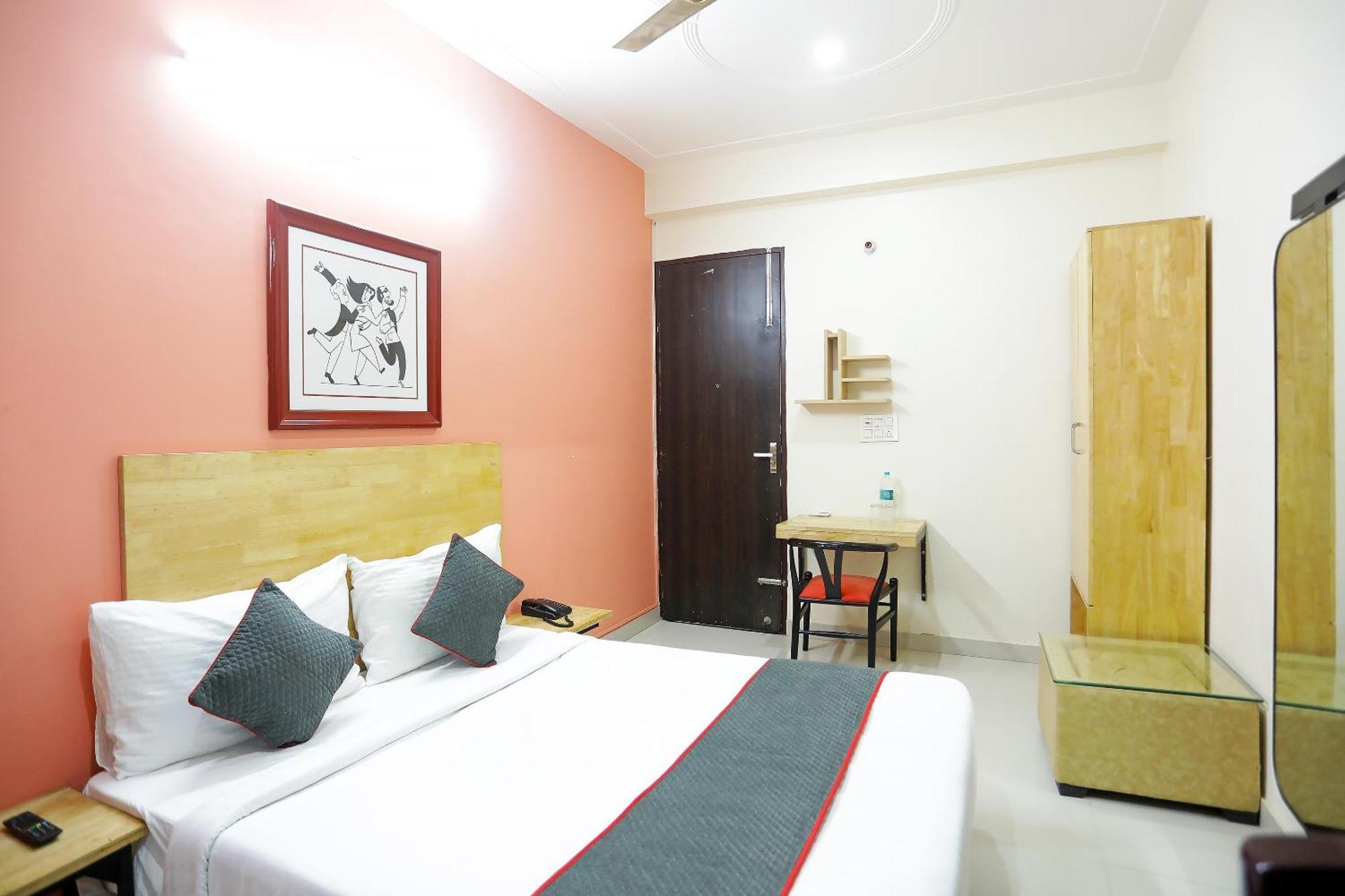 Super Townhouse Cloud Bay, Near Genpact, Sector-69, Gurgaon Hotel Kültér fotó