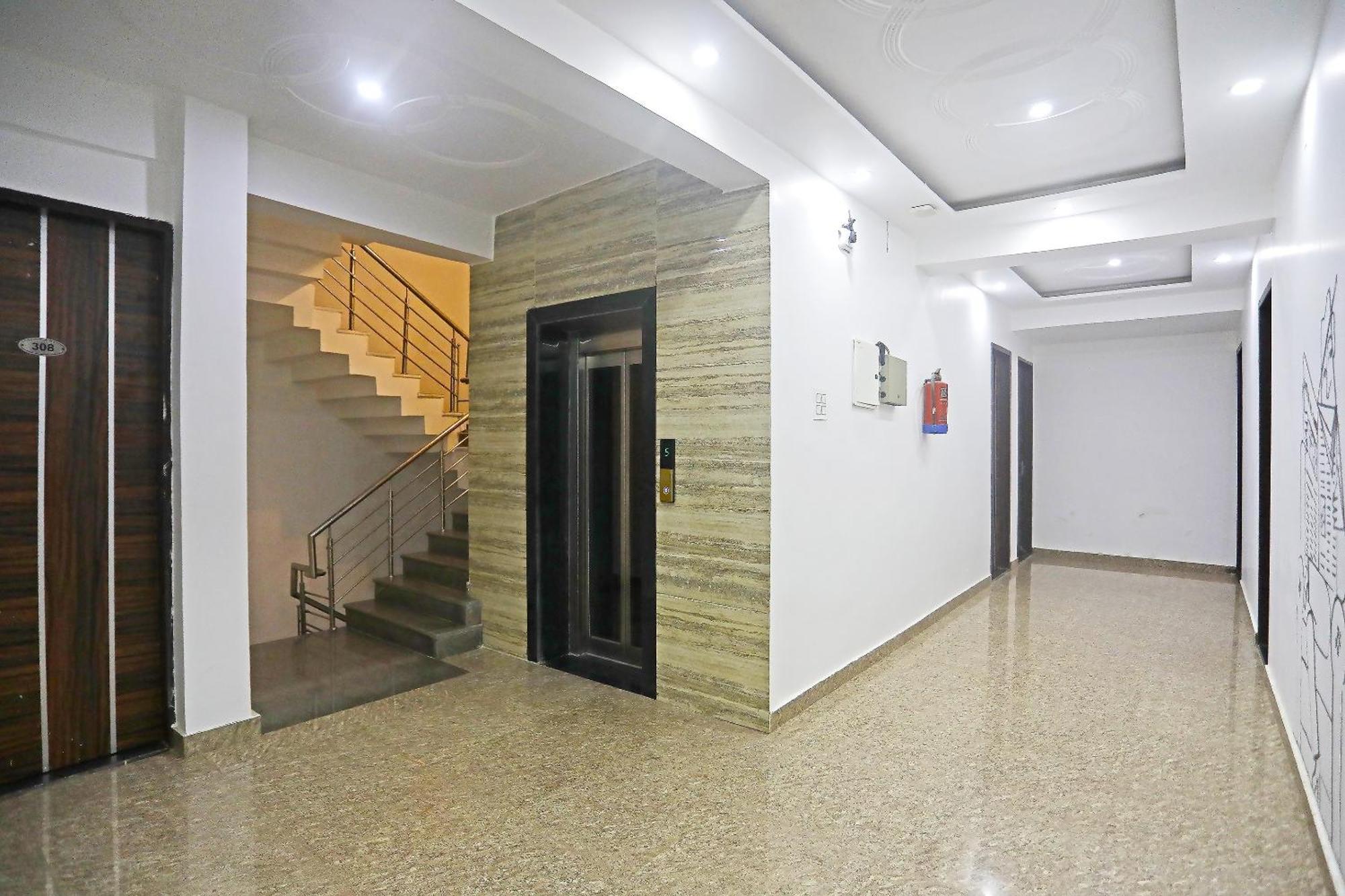 Super Townhouse Cloud Bay, Near Genpact, Sector-69, Gurgaon Hotel Kültér fotó