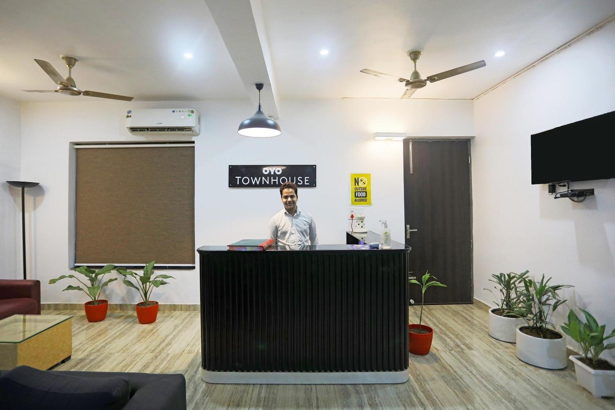 Super Townhouse Cloud Bay, Near Genpact, Sector-69, Gurgaon Hotel Kültér fotó