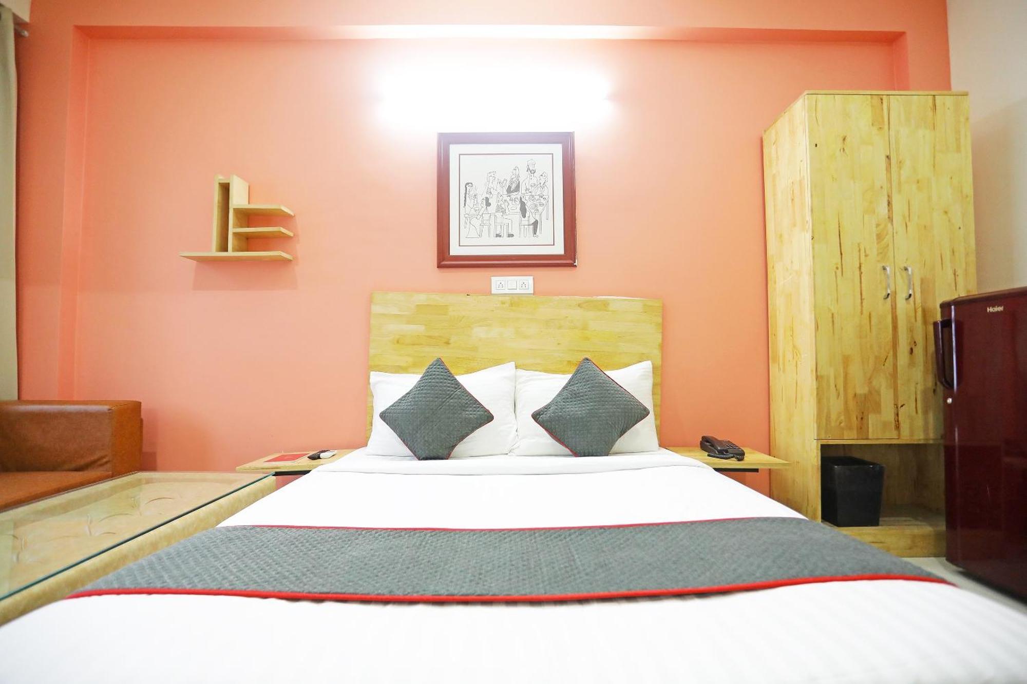 Super Townhouse Cloud Bay, Near Genpact, Sector-69, Gurgaon Hotel Kültér fotó