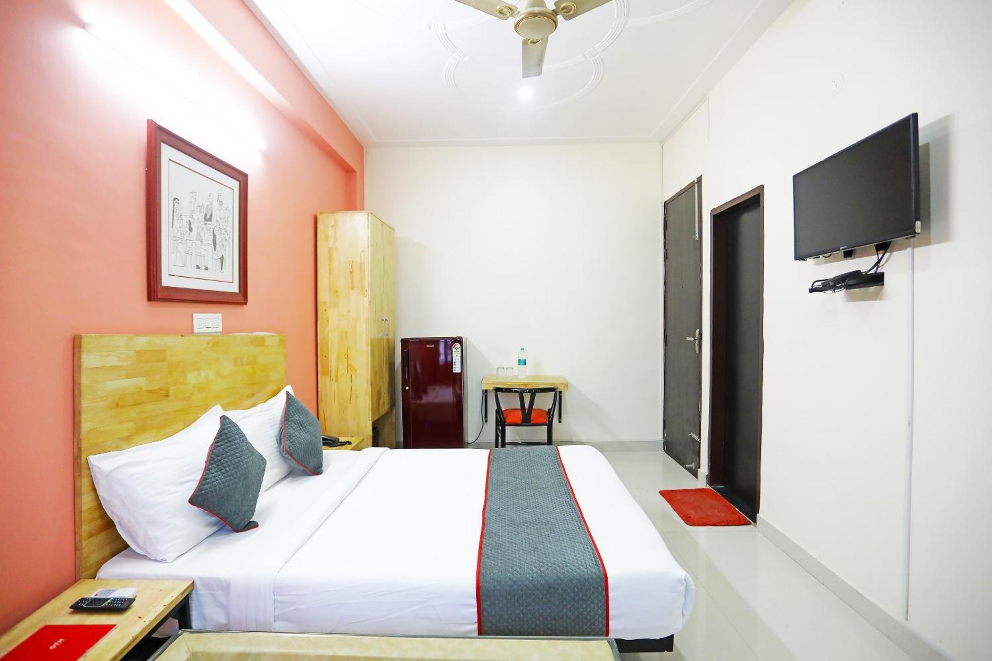 Super Townhouse Cloud Bay, Near Genpact, Sector-69, Gurgaon Hotel Kültér fotó