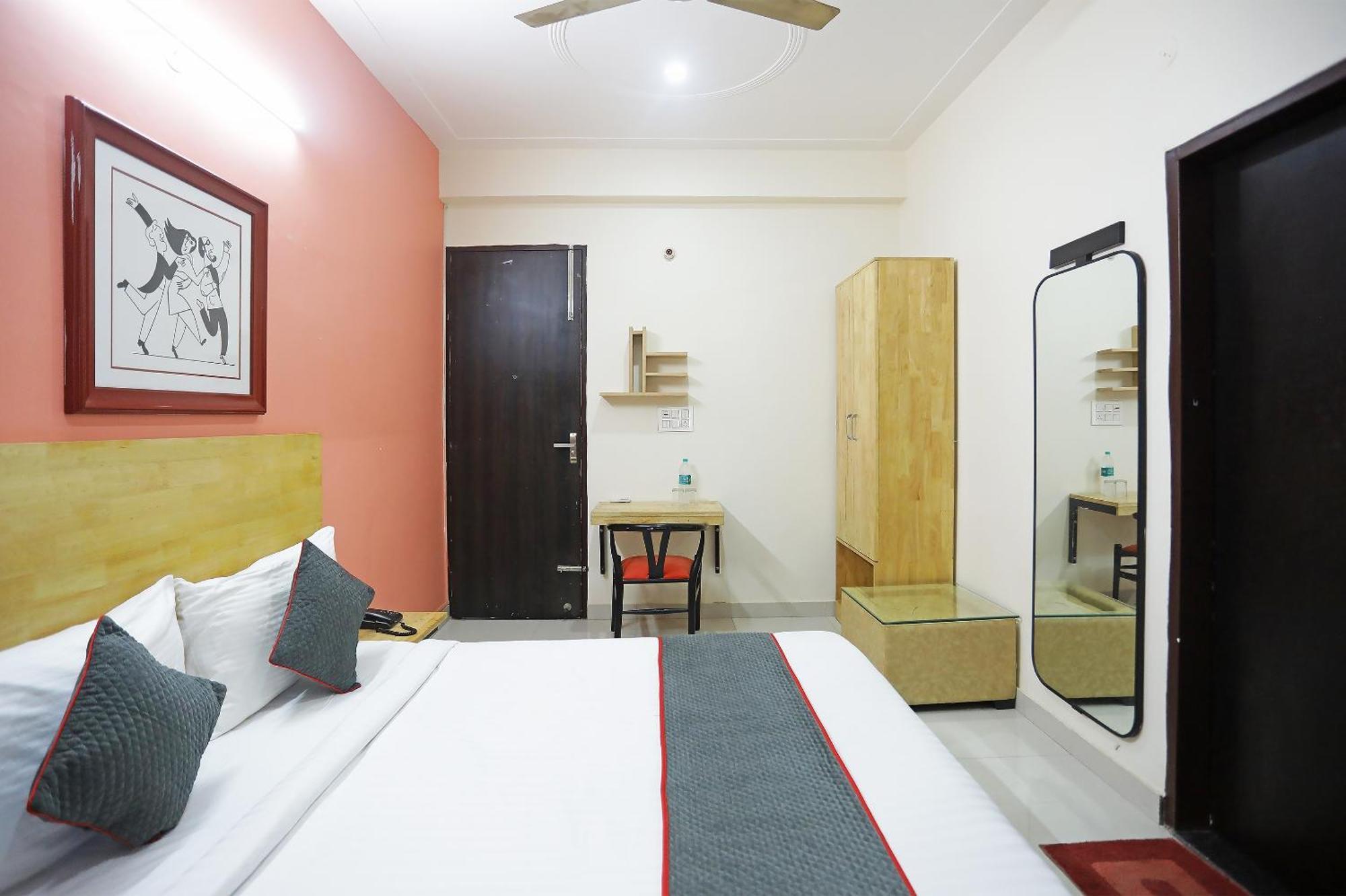 Super Townhouse Cloud Bay, Near Genpact, Sector-69, Gurgaon Hotel Kültér fotó