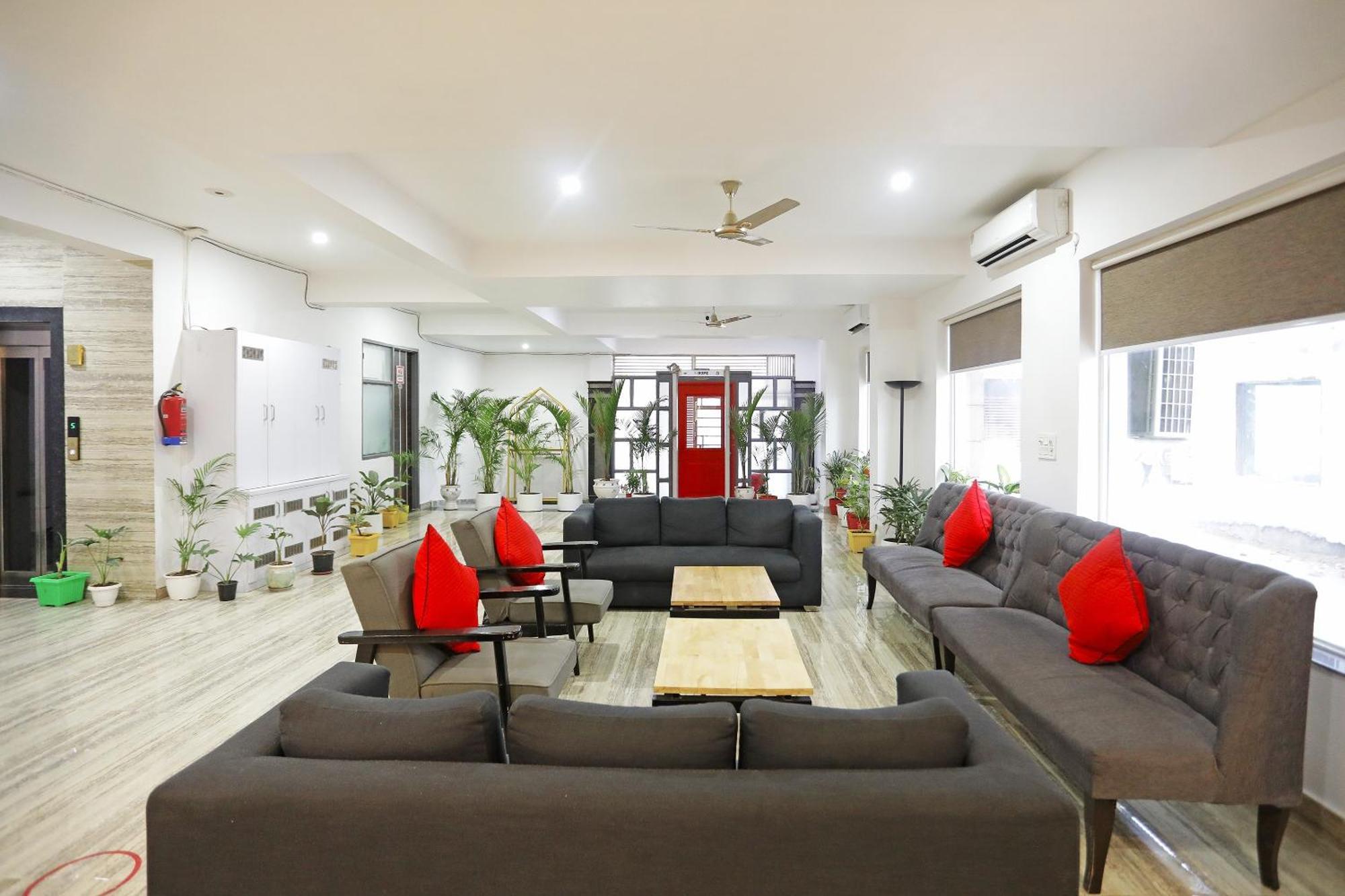 Super Townhouse Cloud Bay, Near Genpact, Sector-69, Gurgaon Hotel Kültér fotó