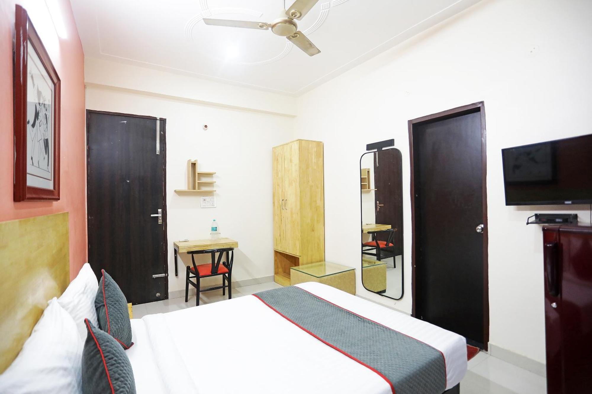 Super Townhouse Cloud Bay, Near Genpact, Sector-69, Gurgaon Hotel Kültér fotó