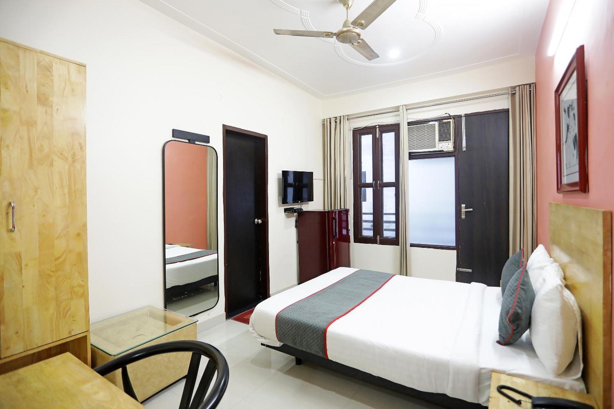 Super Townhouse Cloud Bay, Near Genpact, Sector-69, Gurgaon Hotel Kültér fotó