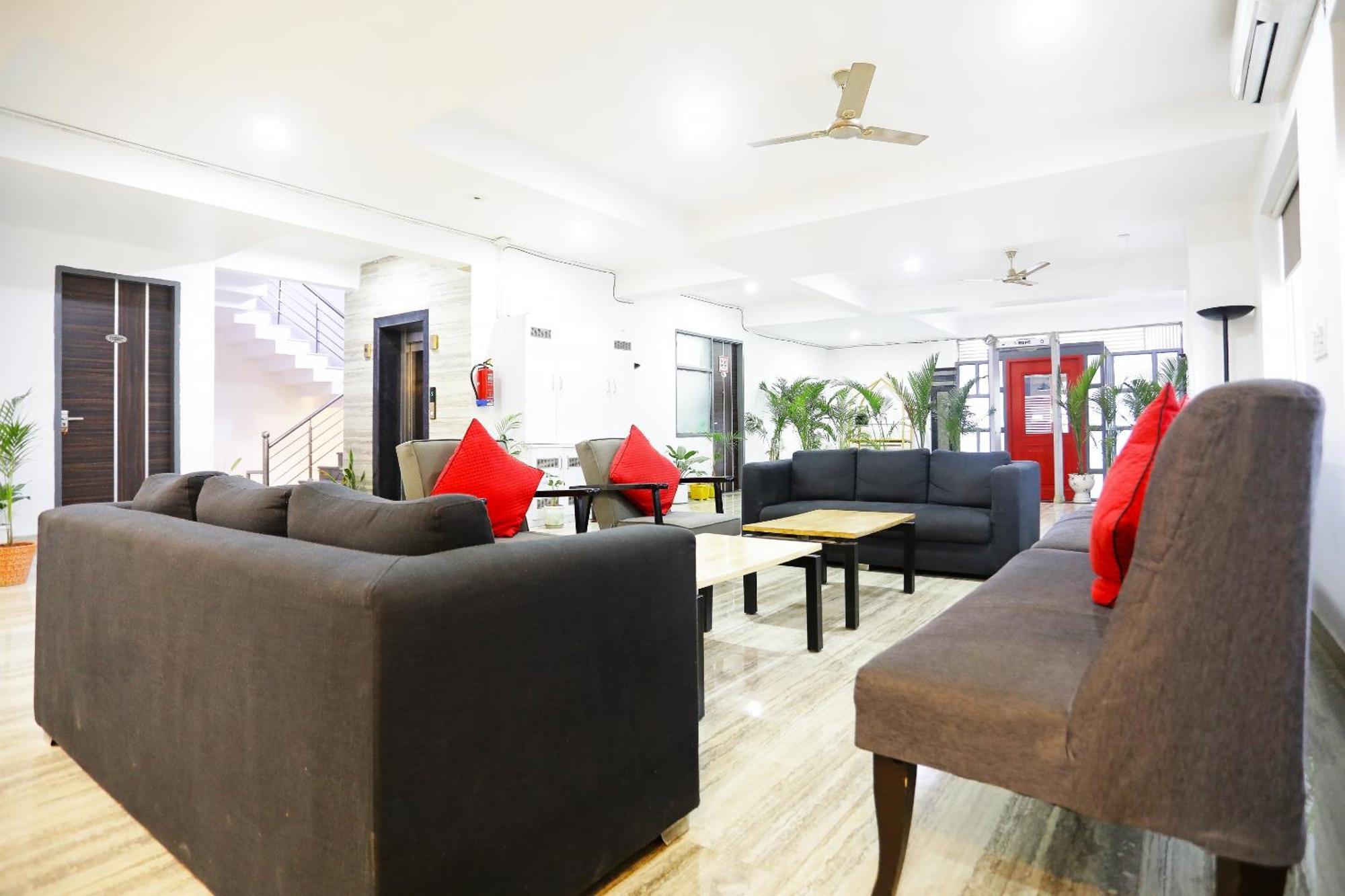 Super Townhouse Cloud Bay, Near Genpact, Sector-69, Gurgaon Hotel Kültér fotó