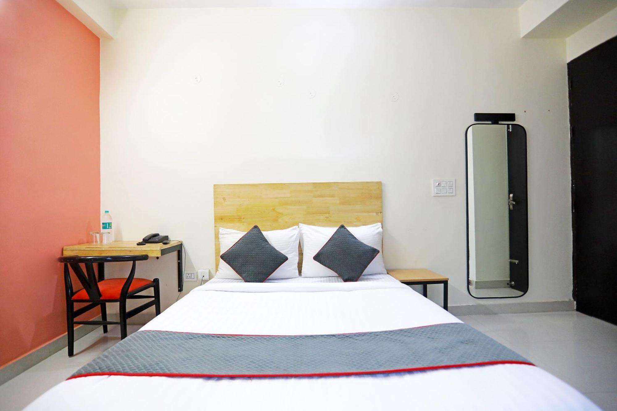 Super Townhouse Cloud Bay, Near Genpact, Sector-69, Gurgaon Hotel Kültér fotó