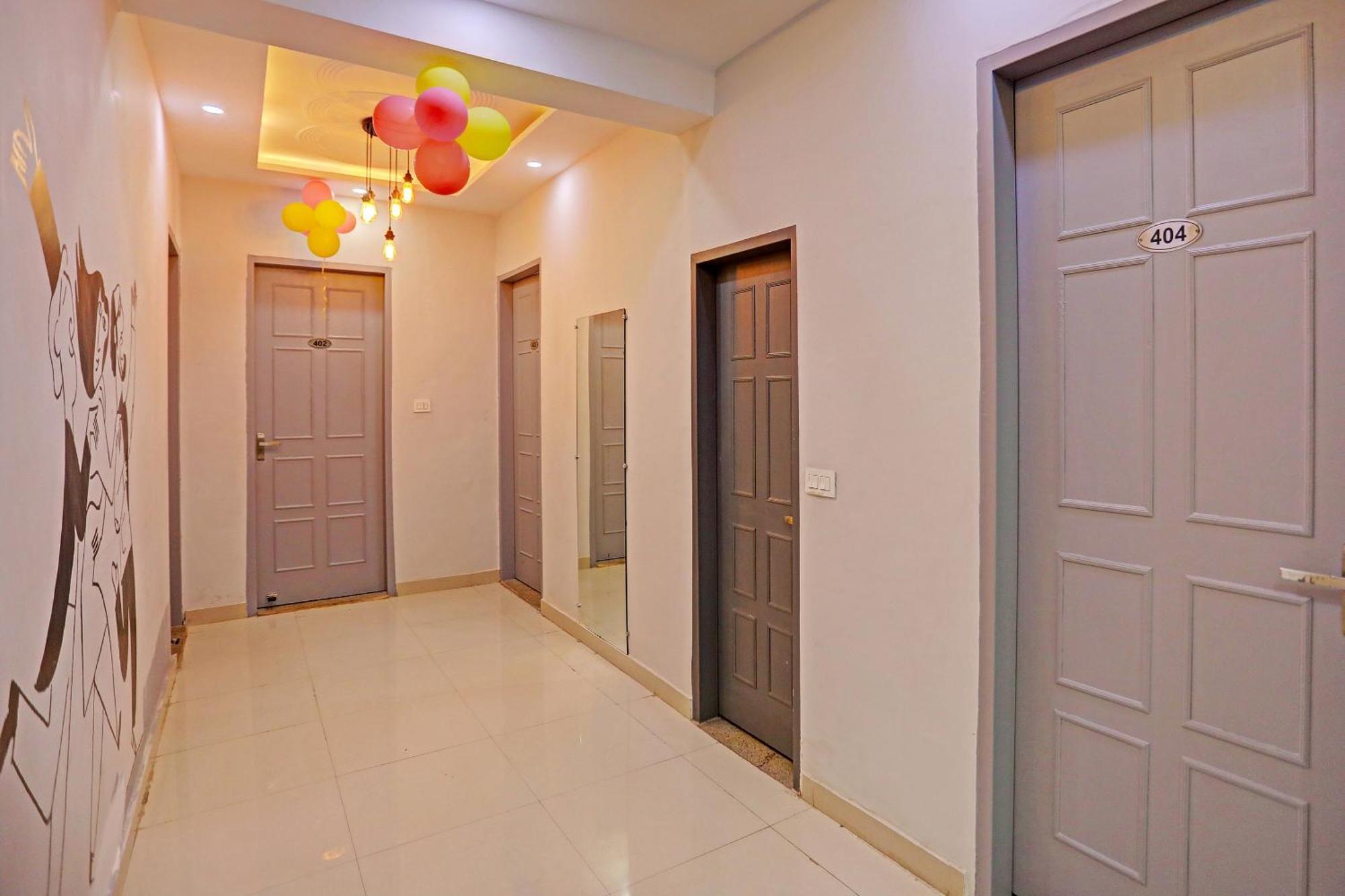 Super Townhouse Cloud Bay, Near Genpact, Sector-69, Gurgaon Hotel Kültér fotó