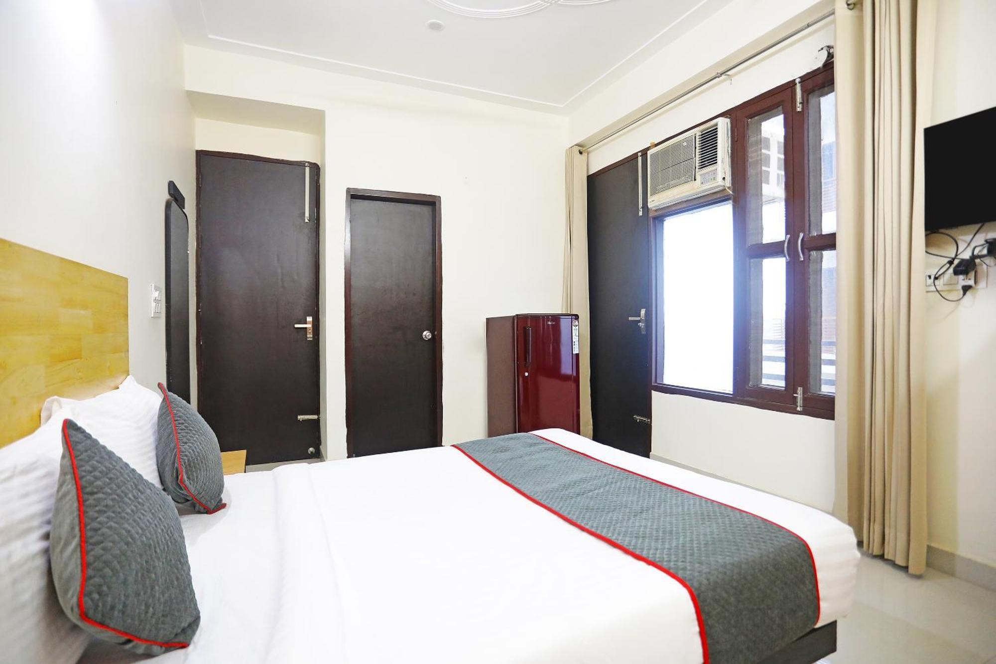 Super Townhouse Cloud Bay, Near Genpact, Sector-69, Gurgaon Hotel Kültér fotó