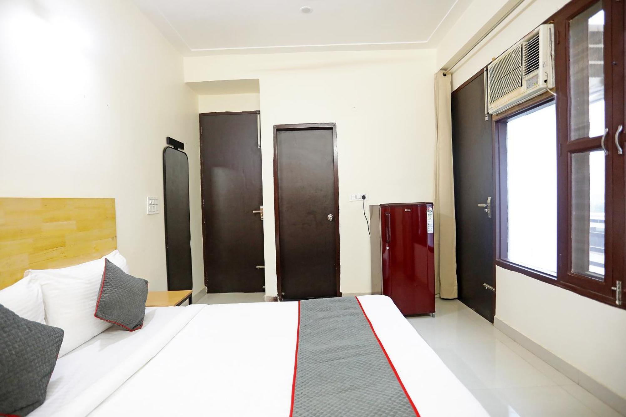 Super Townhouse Cloud Bay, Near Genpact, Sector-69, Gurgaon Hotel Kültér fotó
