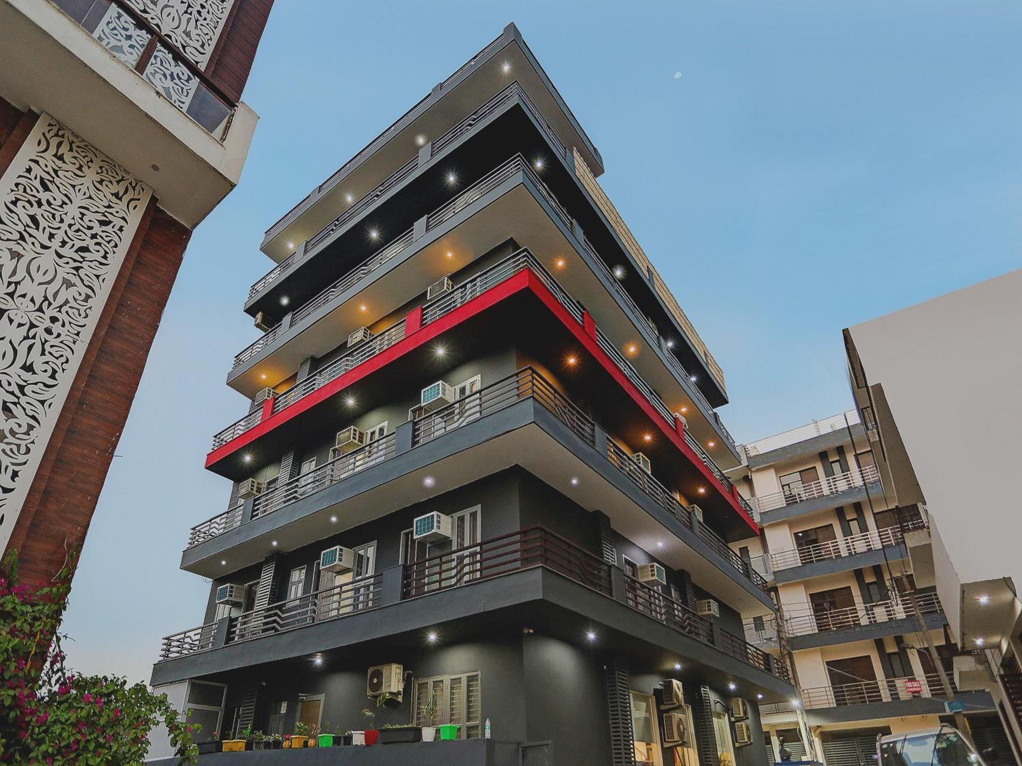 Super Townhouse Cloud Bay, Near Genpact, Sector-69, Gurgaon Hotel Kültér fotó