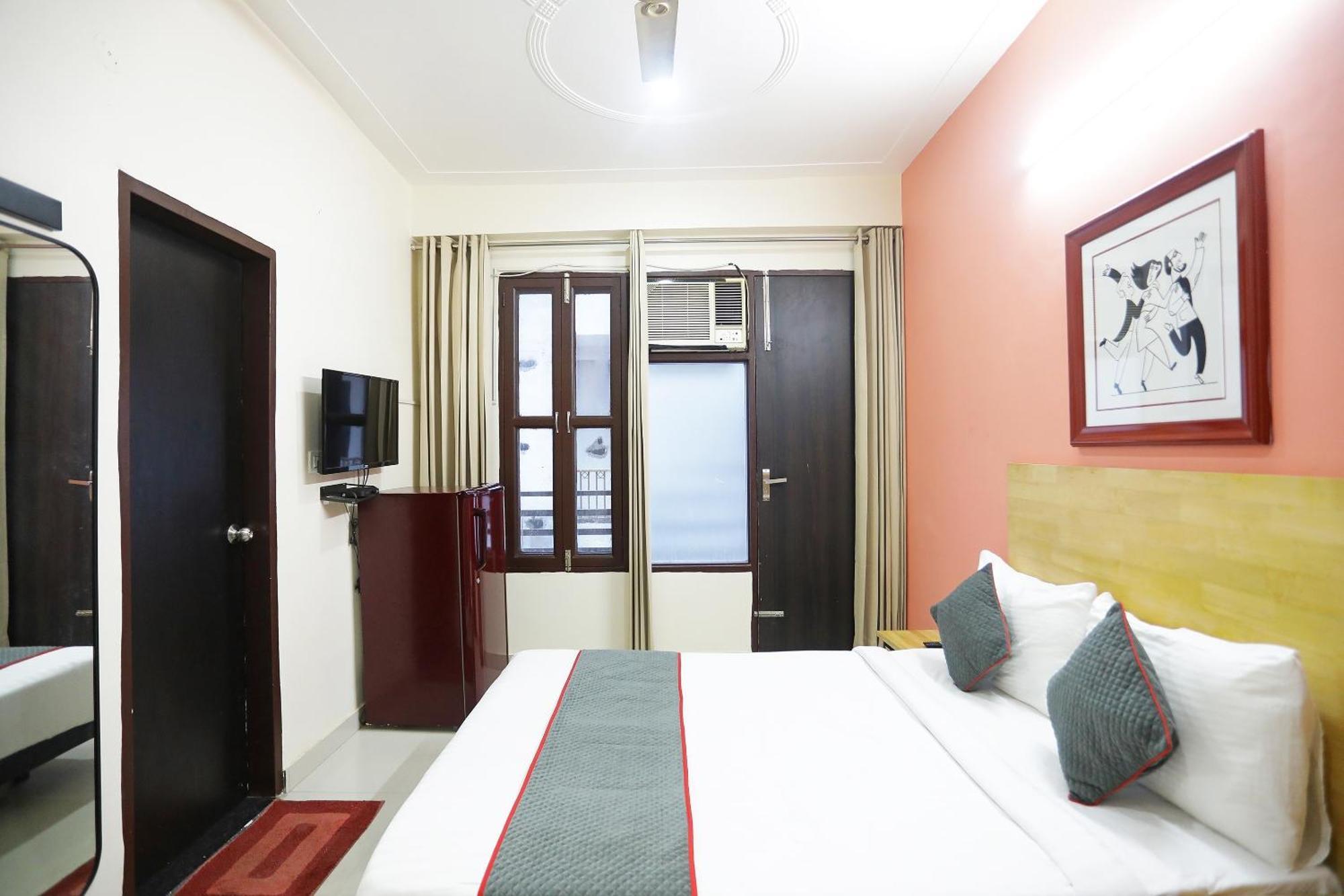 Super Townhouse Cloud Bay, Near Genpact, Sector-69, Gurgaon Hotel Kültér fotó