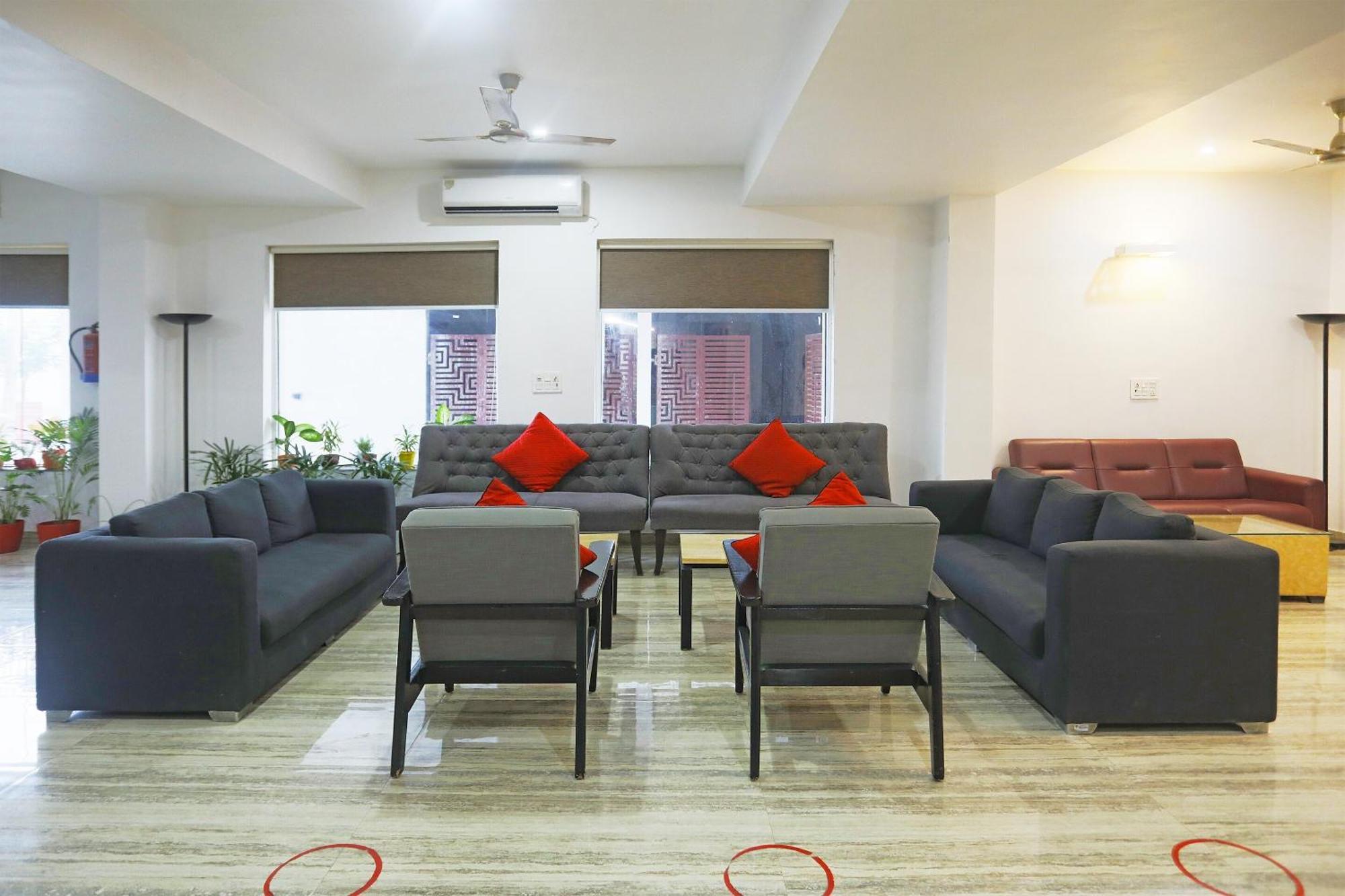 Super Townhouse Cloud Bay, Near Genpact, Sector-69, Gurgaon Hotel Kültér fotó