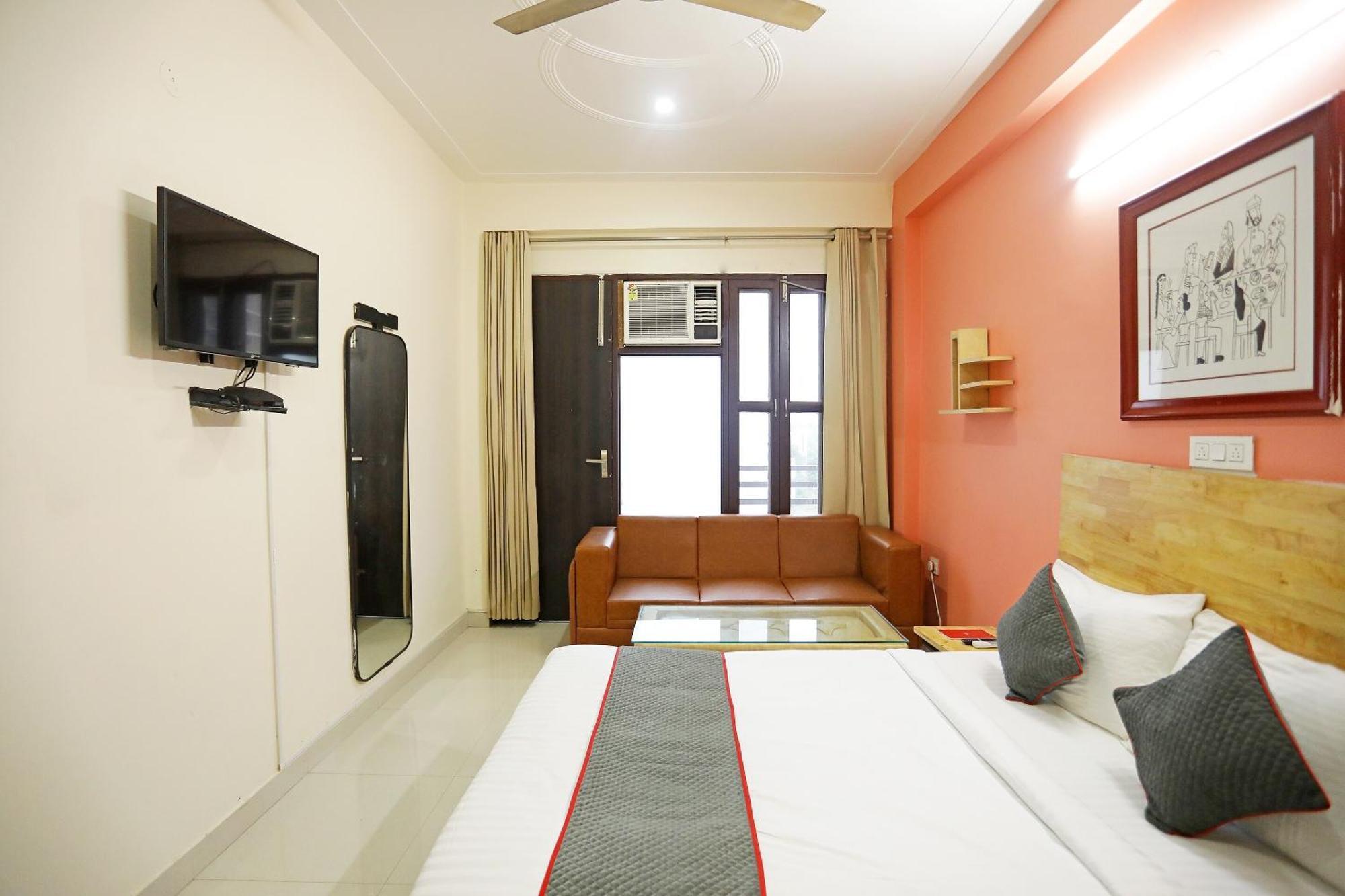 Super Townhouse Cloud Bay, Near Genpact, Sector-69, Gurgaon Hotel Kültér fotó