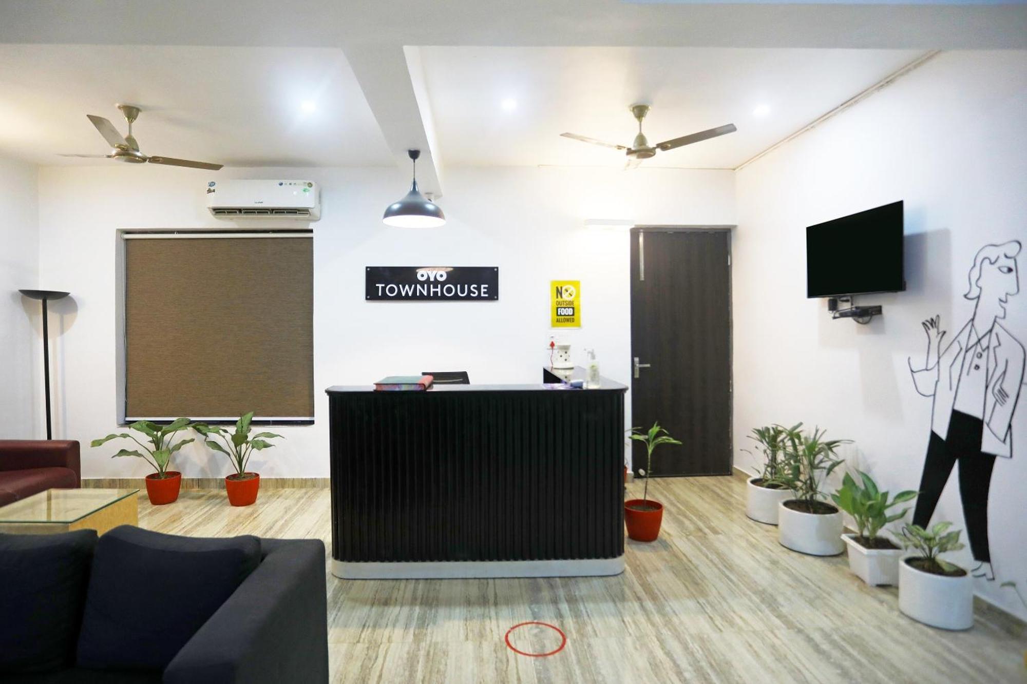 Super Townhouse Cloud Bay, Near Genpact, Sector-69, Gurgaon Hotel Kültér fotó