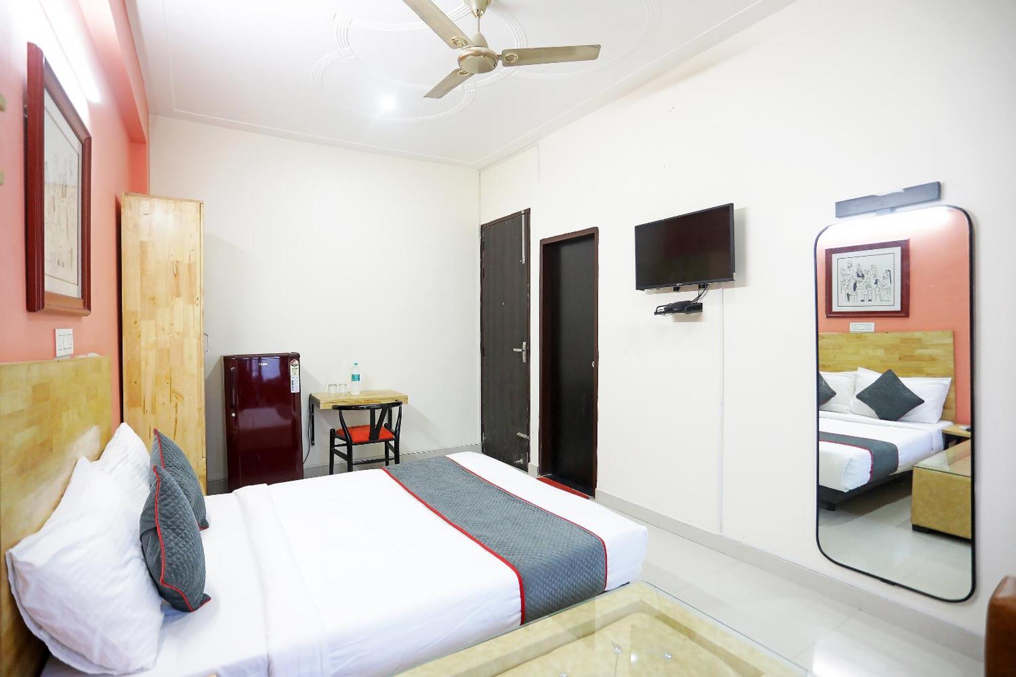 Super Townhouse Cloud Bay, Near Genpact, Sector-69, Gurgaon Hotel Kültér fotó