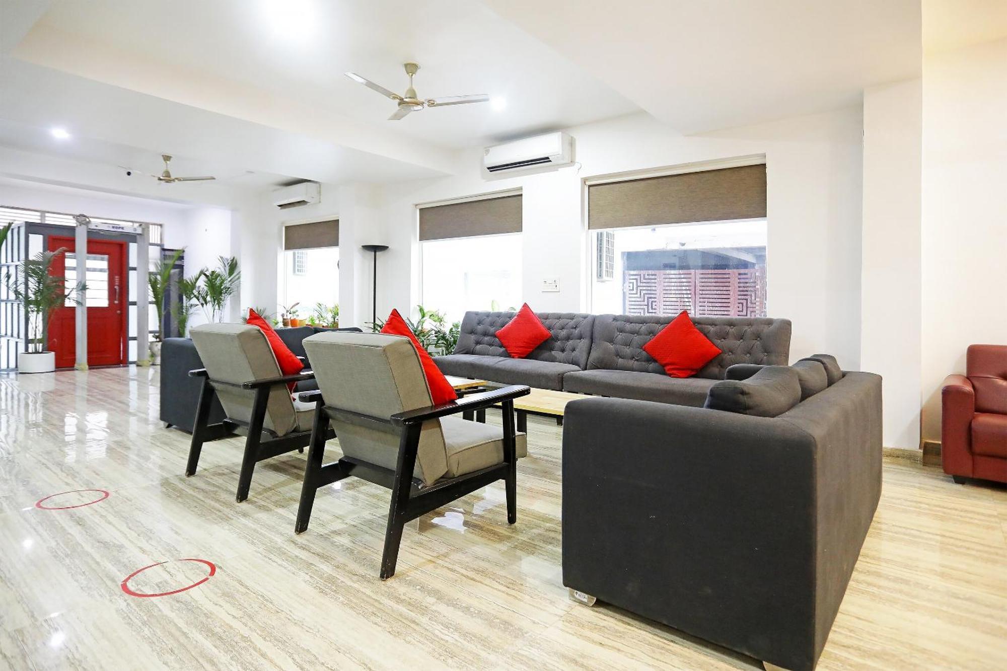 Super Townhouse Cloud Bay, Near Genpact, Sector-69, Gurgaon Hotel Kültér fotó