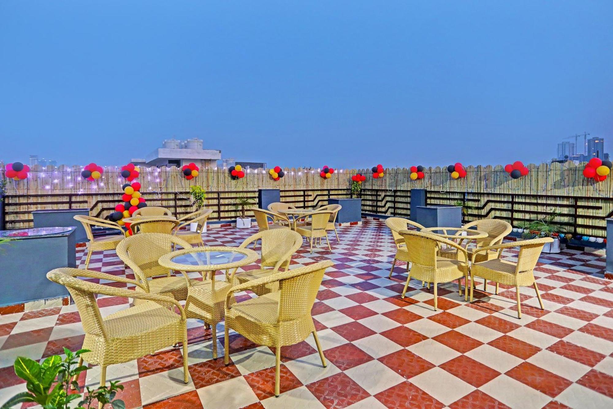 Super Townhouse Cloud Bay, Near Genpact, Sector-69, Gurgaon Hotel Kültér fotó