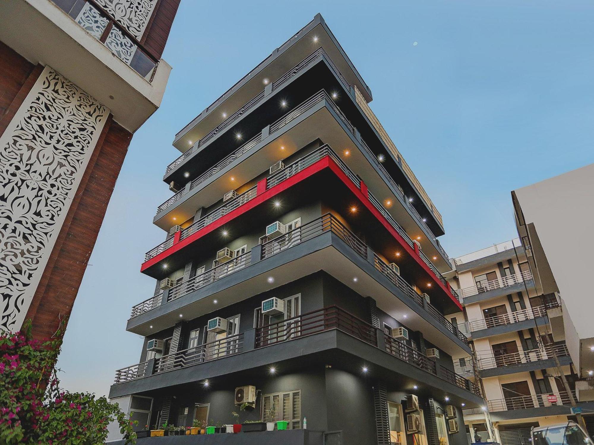 Super Townhouse Cloud Bay, Near Genpact, Sector-69, Gurgaon Hotel Kültér fotó